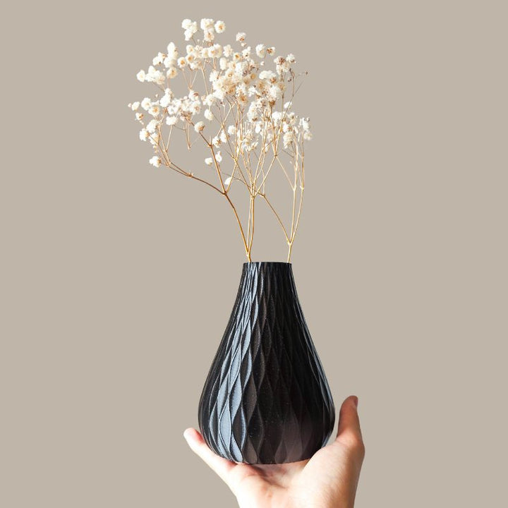 Creaserra Higo Vase - Black - D. Nation