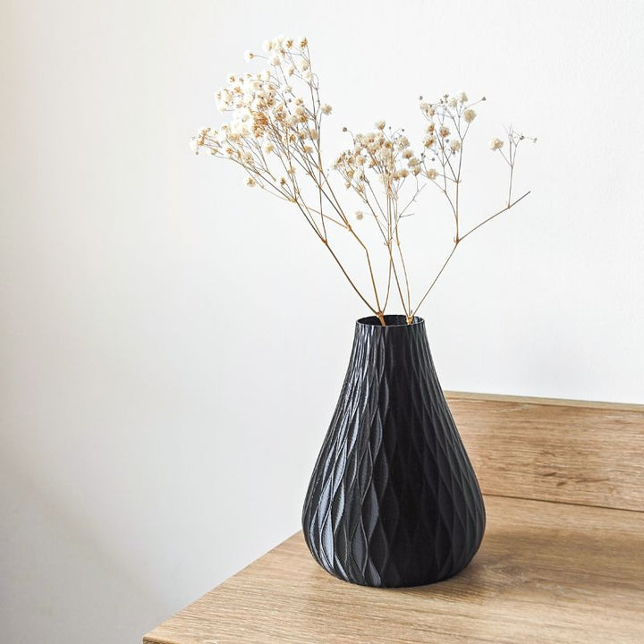 Creaserra Higo Vase - Black - D. Nation